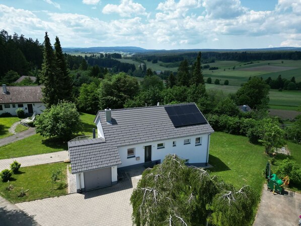 Cloud, Sky, Plant, Property, Building, Window, Tree, Land Lot, Cottage, Urban Design