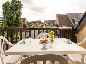 Table, Tableware, Sky, Furniture, Cloud, Window, Chair, Building, Outdoor Table, Food