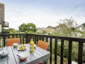 Propriété, Jaune, Immobilier, Maison, Plate-Forme, Pièce, Domicile, Table, Balcon, Bâtiment