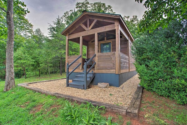 Mill Spring Vacation Rental | 1BR | 1BA | Stairs Required | 400 Sq Ft