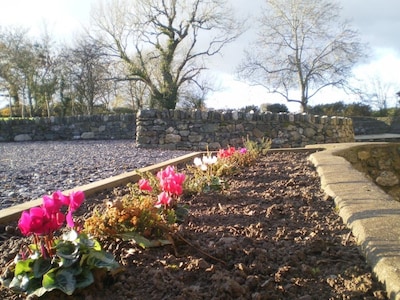 Spring Cottage (Sleeps 8) - Holiday Cottages With  Views Of Snowdonia Range