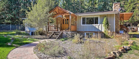 Priest Lake Vacation Rental | 3BR | 2BA | 1,600 Sq Ft | 5 Stairs Required