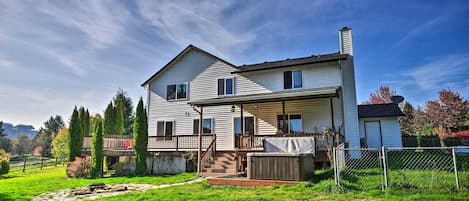 Washougal Vacation Rental | 4BR | 2.5BA | 2,441 Sq Ft | Stairs Required