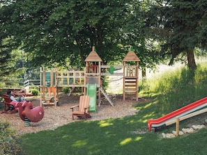 Plant, Tree, Outdoor Recreation, Grass, Shade, Chute, Leisure, Playground, Playground Slide, Outdoor Play Equipment