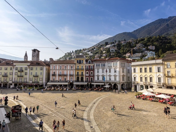 Nuage, Ciel, Bâtiment, Architecture, Fenêtre, Ville, Montagne, Maison, Paysage