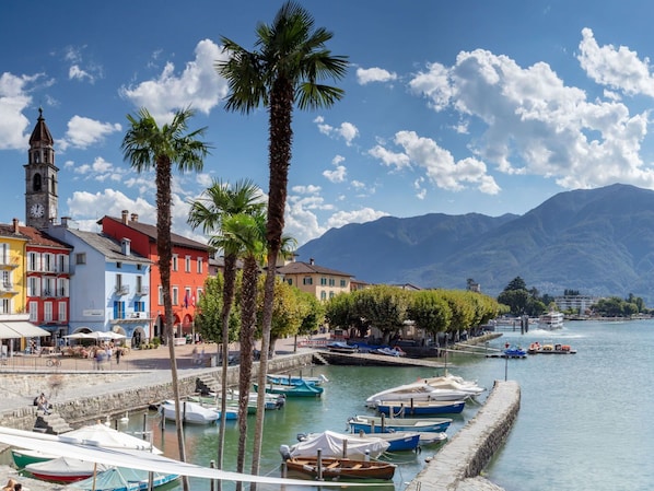 Water, Cloud, Sky, Daytime, Property, Boat, Building, Mountain, Azure, Plant