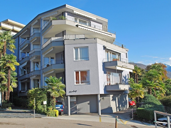 Wohngebiet, Eigentum, Gebäude, Die Architektur, Nachbarschaft, Haus, Wohnung, Eigentumswohnung, Grundeigentum, Mischnutzung