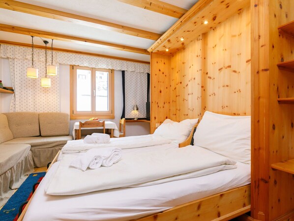 Gebäude, Möbel, Eigentum, Komfort, Fenster, Bettrahmen, Holz, Interior Design, Fussboden, Bett