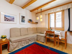 Möbel, Tabelle, Eigentum, Bilderrahmen, Fenster, Couch, Komfort, Holz, Orange, Wohnzimmer