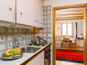 Zapfhahn, Countertop, Spüle, Sinken, Essen, Cabinetry, Armatur, Küche, Geschirr, Gebäude