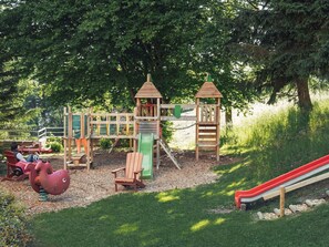 Pflanze, Baum, Erholung Im Freien, Gras, Schatten, Rutsche, Freizeit, Spielplatz, Spielplatz Rutsche, Spielmittel