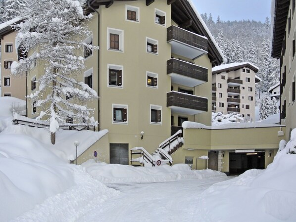 Gebäude, Schnee, Daytime, Eigentum, Fenster, Urban Design, Biome, Nachbarschaft, Steigung