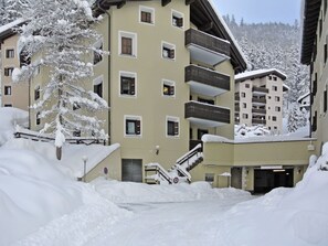 Gebäude, Schnee, Daytime, Eigentum, Fenster, Urban Design, Biome, Nachbarschaft, Steigung