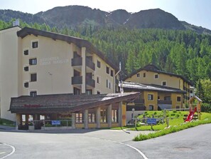 Mountain, Plant, Sky, Building, Window, Tree, House, Urban Design, Asphalt, Residential Area