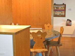 Zimmer, Möbel, Eigentum, Tabelle, Holz, Stuhl, Fussboden, Interior Design, Hartholz
