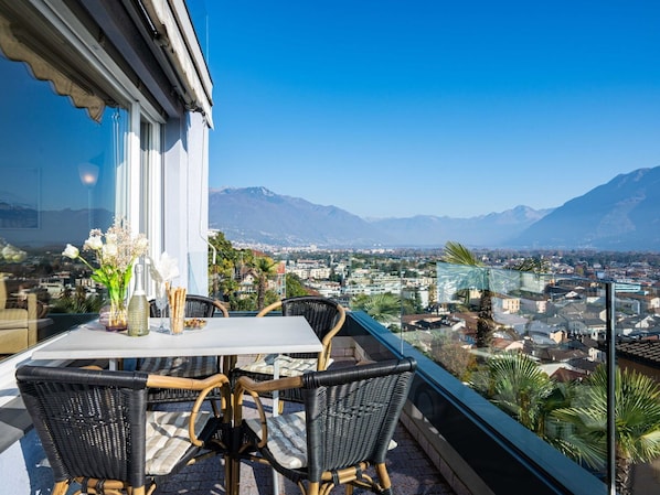 Chaîne De Montagnes, Chaise, Recours, Eco Hôtel, Mobilier De Jardin, Balcon, Ville Resort, Crête, Hôtel
