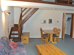 Zimmer, Eigentum, Möbel, Fussboden, Gebäude, Haus, Hartholz, Dachboden, Tabelle, Decke