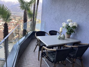 Tabelle, Pflanze, Möbel, Blume, Stuhl, Interior Design, Baum, Gartenmöbel, Gebäude, Tisch Im Freien