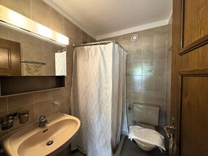 Plumbing Fixture, Flooring, Floor, Bathroom Sink, Sink, Interior Design, Bathroom, Tap, Plumbing, Room