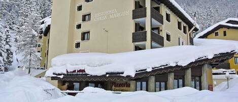 Building, Sky, Snow, Property, Window, Tree, House, Slope, Neighbourhood, Biome