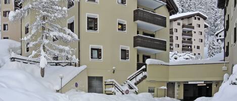 Building, Snow, Daytime, Property, Window, Urban Design, Biome, Neighbourhood, Slope