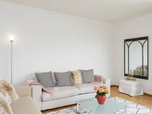 Möbel, Interior Design, Couch, Wand, Flooring, Fussboden, Wohnzimmer, Holz, Zimmer, Zuhause