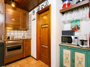 Countertop, Cabinetry, Property, Kitchen Appliance, Kitchen Stove, Home Appliance, Kitchen, Lighting, Wood, Interior Design