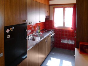 Eigentum, Zimmer, Küche, Möbel, Haus, Gebäude, Cabinetry, Interior Design, Countertop, Grundeigentum