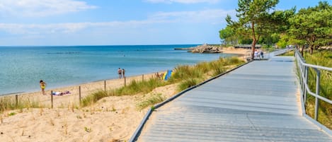 ClickSardegna, Villa on the beach of Pula, with independent use for 10 people