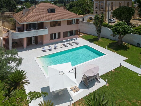 Propriété, Plante, Bâtiment, Fenêtre, Arbre, Piscine, Design Urbain, Condominium, Ombre, Loisir