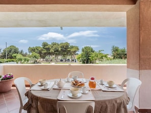 Table, Furniture, Tableware, Sky, Cloud, Property, Window, Plant, Chair, Dishware