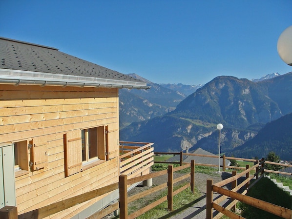 Mountain, Mountainous Landforms, Property, Sky, House, Log Cabin, Mountain Range, Roof, Home, Building