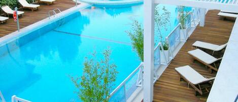 Water, Plant, Property, Swimming Pool, Green, Azure, Nature, Outdoor Furniture, Rectangle, Wood