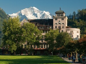 Ciel, Montagne, Plante, Bâtiment, Vert, Arbre, Paysage Naturel, Herbe, Paysage, Chaîne De Montagnes