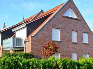 Pflanze, Gebäude, Fenster, Himmel, Wolke, Haus, Holz, Grundstueck, Nachbarschaft