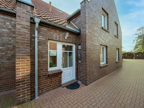 Propriété, Fenêtre, Ciel, Bois, Brickwork, Surface De La Route, Brique, Bâtiment, Quartier