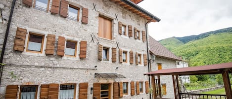 Propriété, Bâtiment, Maison, Ville, Architecture, Pièce, Vacances, Zone Rurale, Fenêtre, Immobilier