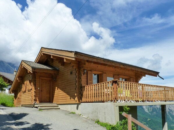 Wolke, Himmel, Pflanze, Eigentum, Holz, Die Architektur, Gebäude, Grundstueck, Fenster, Hütte