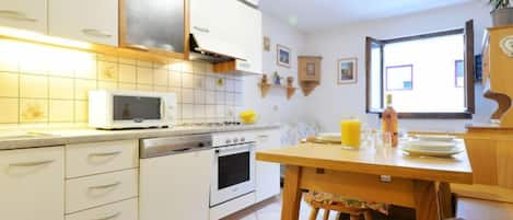 Kitchen / Dining Room