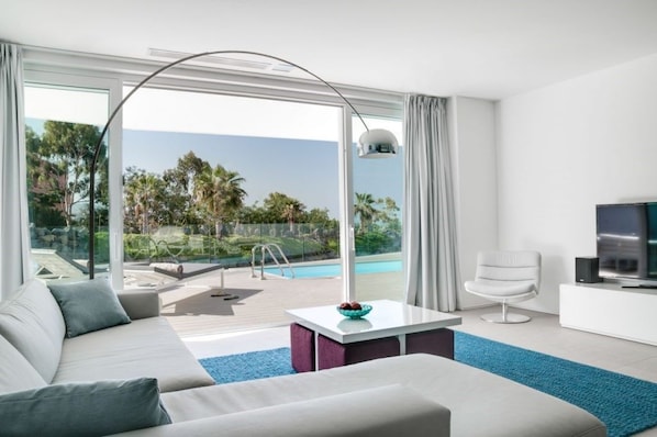 Come and stay in our spacious suite in Tenerife!