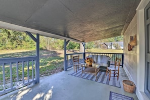 Covered Back Porch & Yard