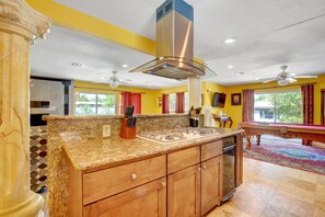 Flooring, Indoors, Room, Floor, Kitchen