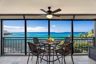 Kona Alii 403: Tropical Oceanfront Condo w/ AC & Pool in Downtown Kona