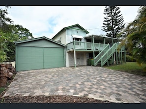 Gorgeous 3BR Queenslander - fully fenced, centrally located and pet friendly. 