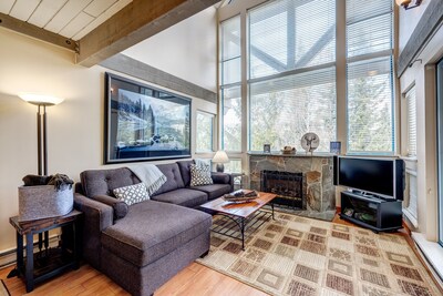 Spacious Whistler/Blackcomb Chalet style Ski-in Ski-out 2 bed rm & loft Apart.