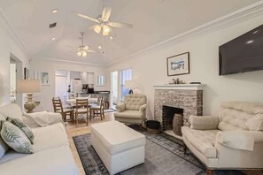 08LivingRoom