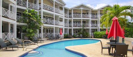 Welcome to Lantana 15! This sweet spot on the West Coast has a great pool and is walking distance to the beach