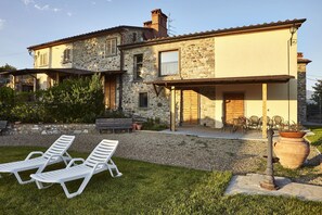 Bâtiment, Maison, Propriété, Domicile, Chalet, Immobilier, Façade, Ferme, Villa, Arrière-Cour