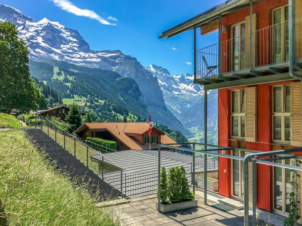 Mountainous Landforms, Mountain, Mountain Range, Property, Alps, House, Building, Slope, Real Estate, Hill Station