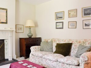Comfortable sitting room | Sunnybank, Newton St Margarets